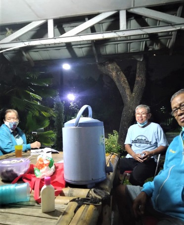 Setiap malam Minggu...kami berdoa di saung dikarenakan gereja habis di semprot disinfectan selain tempat duduk basah....juga utk menjaga   kebersihan dimasa pandemi--